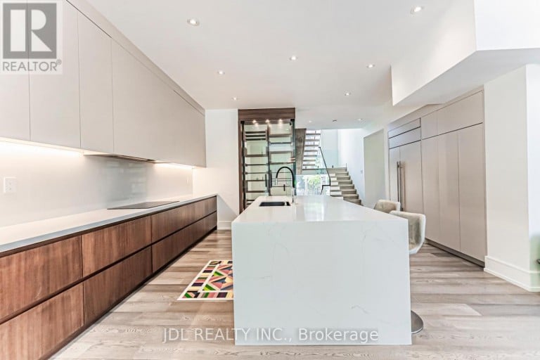 19 FIFESHIRE ROAD, Toronto (St. Andrew-Windfields), Ontario, M2L2G4