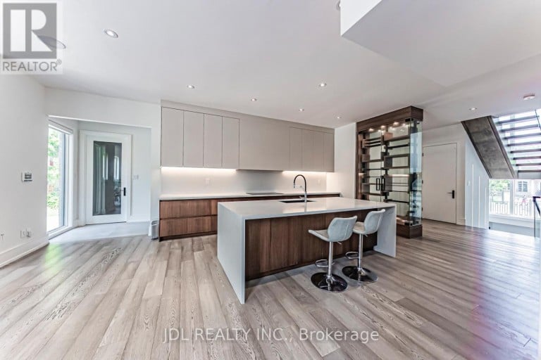 19 FIFESHIRE ROAD, Toronto (St. Andrew-Windfields), Ontario, M2L2G4