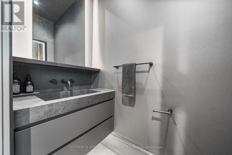 734 AVENUE ROAD, Toronto (Forest Hill South), Ontario, M5P2K1