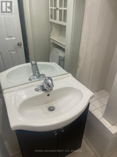LOWER - 61 AURORA HEIGHTS DRIVE, Aurora (Aurora Heights), Ontario, L4G2W6