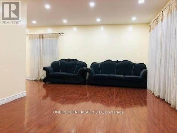 32 CADDY DRIVE, Toronto (Woburn), Ontario, M1G2G1
