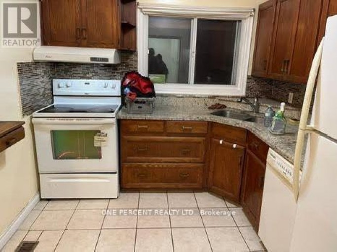 32 CADDY DRIVE, Toronto (Woburn), Ontario, M1G2G1