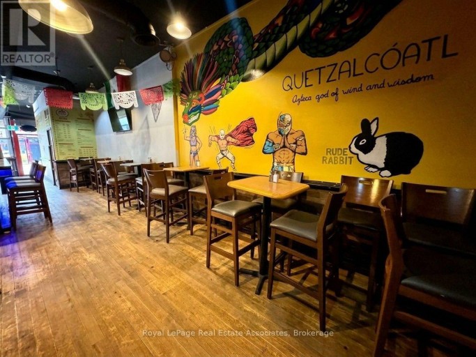 592 QUEEN STREET W, Toronto (Trinity-Bellwoods), Ontario, M6J1E3