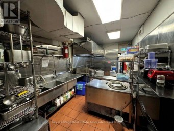 592 QUEEN STREET W Toronto (Trinity-Bellwoods) Ontario photo 6
