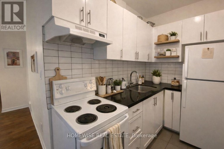 102 - 1 TRILLER AVENUE, Toronto (South Parkdale), Ontario, M6K3B7