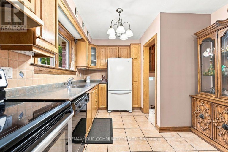 35 NETHERFORD ROAD, Vaughan (Maple), Ontario, L6A1C7