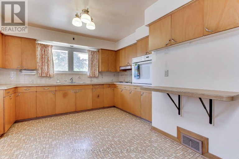 9947 WOODBINE AVENUE, Markham (Devil's Elbow), Ontario, L6C1H7