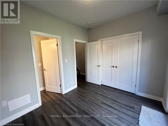18 AQUA LANE, Hamilton, Ontario, L0R1P0
