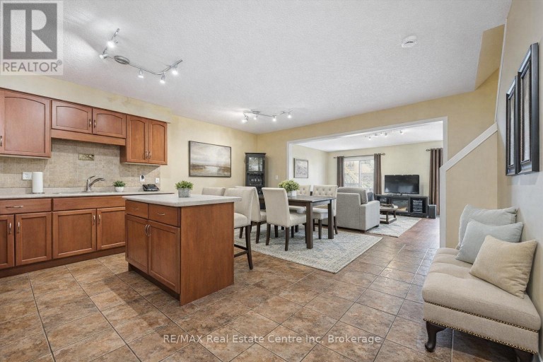 38 - 210 DAWN AVENUE, Guelph (Clairfields/Hanlon Business Park), Ontario, N1G5L5