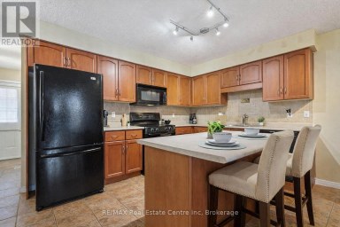 38 - 210 DAWN AVENUE Guelph (Clairfields/Hanlon Business Park) Ontario photo 3