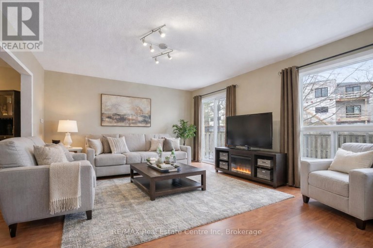 38 - 210 DAWN AVENUE, Guelph (Clairfields/Hanlon Business Park), Ontario, N1G5L5