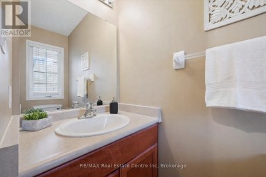 38 - 210 DAWN AVENUE Guelph (Clairfields/Hanlon Business Park) Ontario photo 5