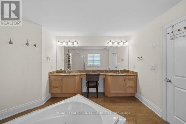 9 WILLIAM BOWES BOULEVARD Vaughan (Maple) Ontario photo 16