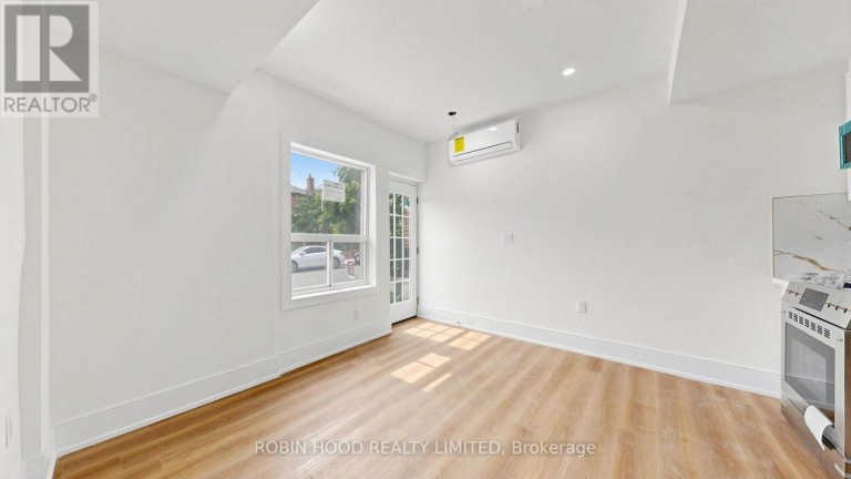1 - 82 FORD STREET, Toronto (Weston-Pellam Park), Ontario, M6N3A1