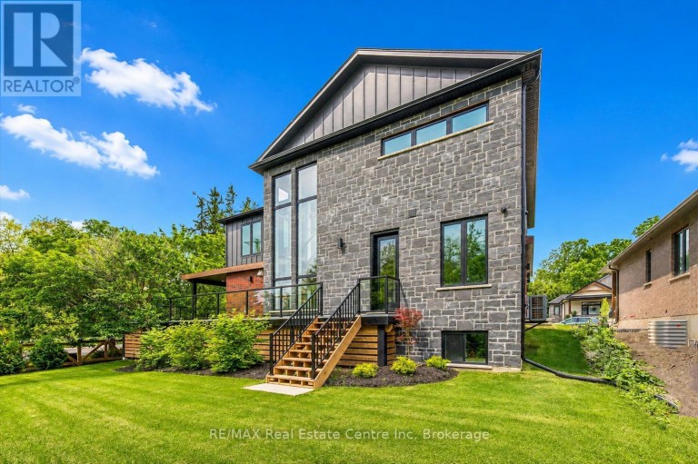 11 CHERRYWOOD LANE, Centre Wellington (Fergus), Ontario, N1M2W3