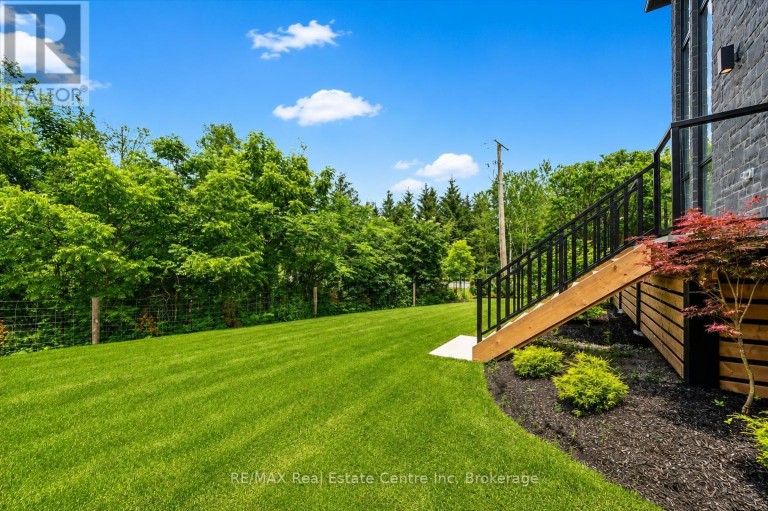 11 CHERRYWOOD LANE, Centre Wellington (Fergus), Ontario, N1M2W3