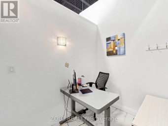 B (326) - 7250 KEELE STREET Vaughan (Concord) Ontario photo 8