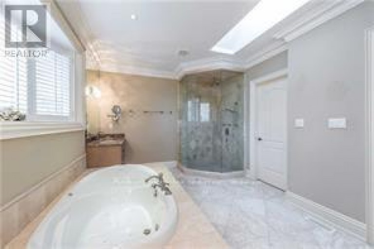 377 HOLLYWOOD AVENUE, Toronto (Willowdale East), Ontario, M2N3L3