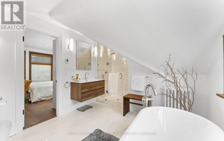 24 MANN AVENUE, Toronto (Mount Pleasant East), Ontario, M4S2Y3