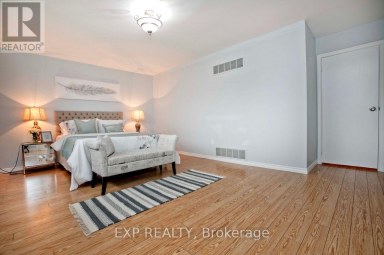 MAIN - 57 BELVEDERE CRESCENT Richmond Hill (Crosby) Ontario photo 12