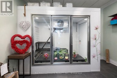 MAIN - 1685 DUNDAS STREET W Toronto (Little Portugal) Ontario photo 3