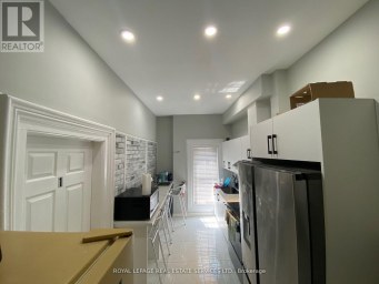 202 - 206 CARLTON STREET Toronto (Cabbagetown-South St. James Town) Ontario photo 2