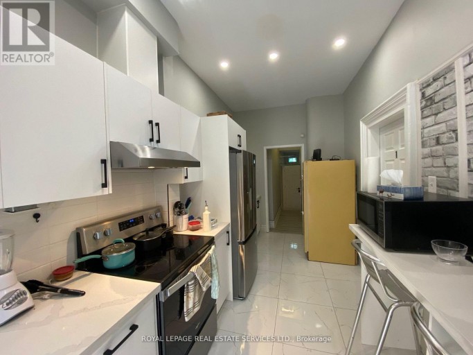202 - 206 CARLTON STREET, Toronto (Cabbagetown-South St. James Town), Ontario, M5A2L1