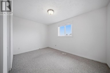 UPPER - 146 BANKSIDE DRIVE N Kitchener Ontario photo 13