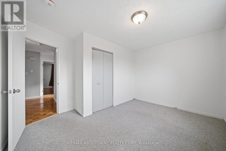 UPPER - 146 BANKSIDE DRIVE N, Kitchener, Ontario, N2N3E4