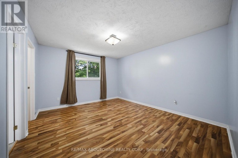 UPPER - 146 BANKSIDE DRIVE N, Kitchener, Ontario, N2N3E4