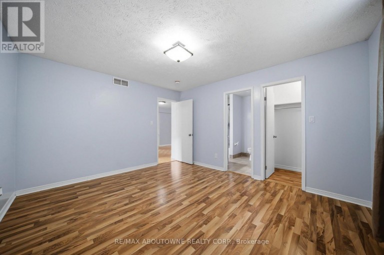 UPPER - 146 BANKSIDE DRIVE N, Kitchener, Ontario, N2N3E4
