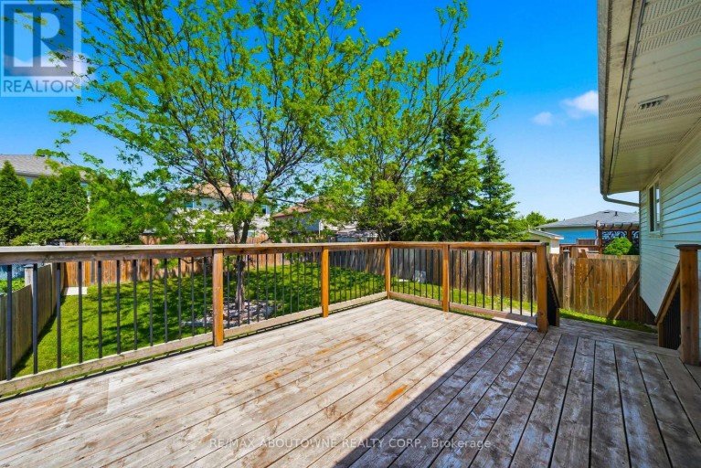 UPPER - 146 BANKSIDE DRIVE N, Kitchener, Ontario, N2N3E4