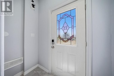 UPPER - 146 BANKSIDE DRIVE N Kitchener Ontario photo 3