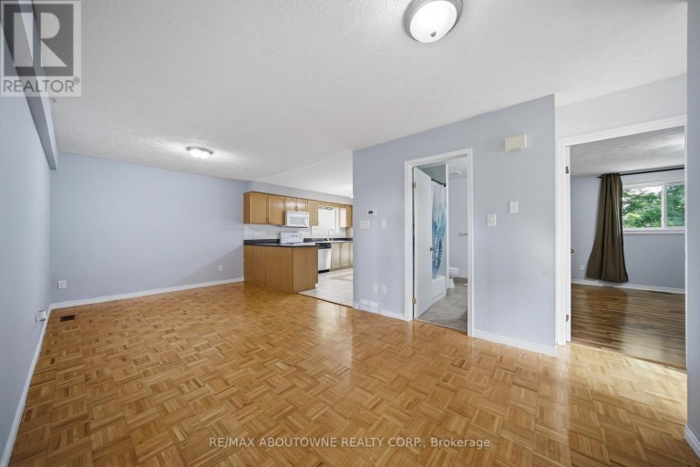 UPPER - 146 BANKSIDE DRIVE N, Kitchener, Ontario, N2N3E4