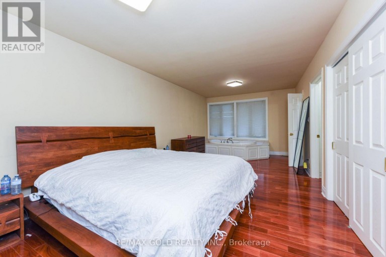 275 EASTCOURT ROAD, Oakville (FD Ford), Ontario, L6J4Y5