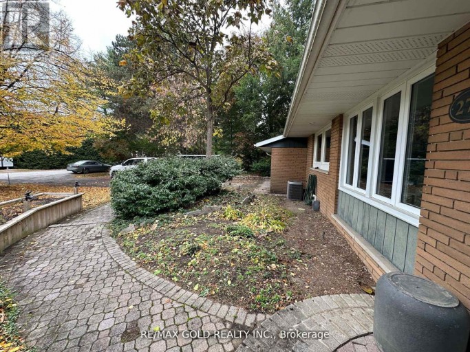 275 EASTCOURT ROAD, Oakville (FD Ford), Ontario, L6J4Y5