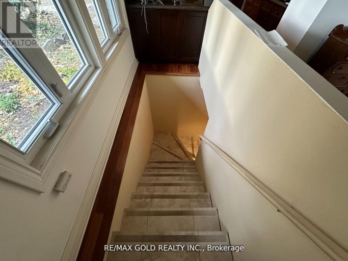 275 EASTCOURT ROAD, Oakville (FD Ford), Ontario, L6J4Y5