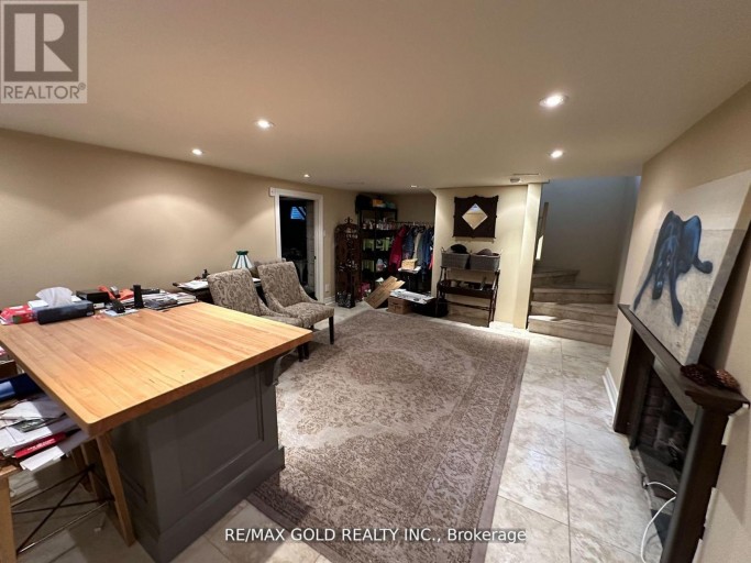 275 EASTCOURT ROAD, Oakville (FD Ford), Ontario, L6J4Y5