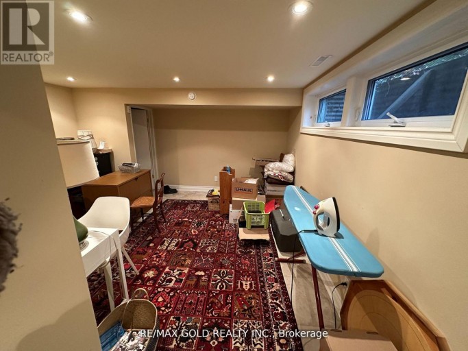 275 EASTCOURT ROAD, Oakville (FD Ford), Ontario, L6J4Y5