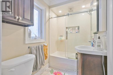 MAIN FLOOR - 63 BURNABY BOULEVARD Toronto (Lawrence Park South) Ontario photo 11