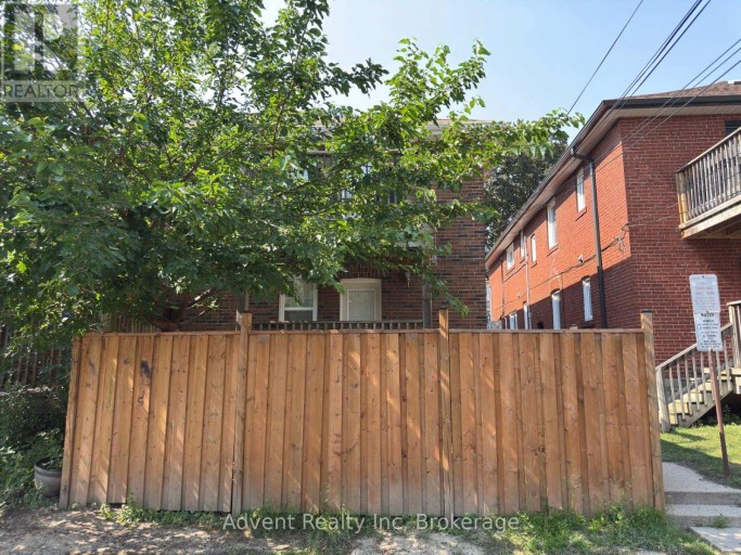 MAIN FLOOR - 63 BURNABY BOULEVARD, Toronto (Lawrence Park South), Ontario, M5N1G3