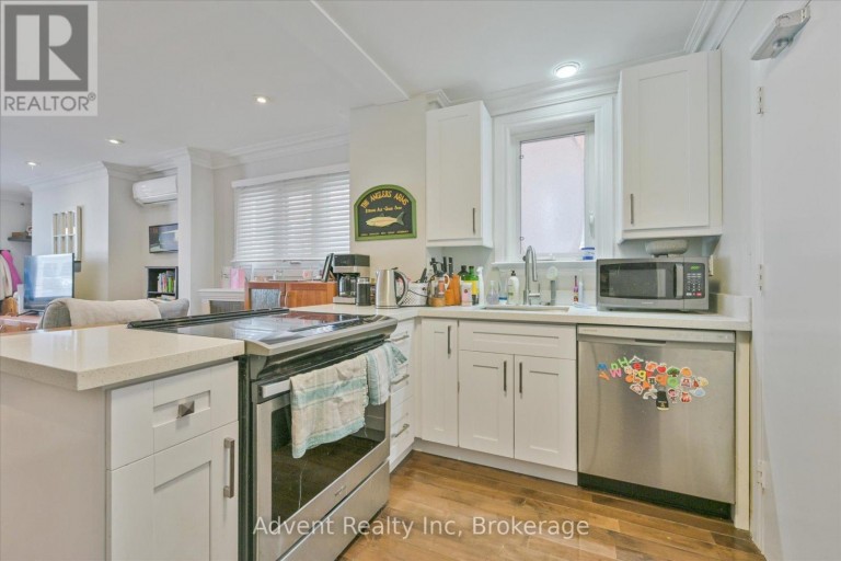 MAIN FLOOR - 63 BURNABY BOULEVARD, Toronto (Lawrence Park South), Ontario, M5N1G3