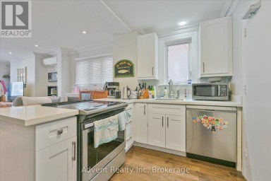 MAIN FLOOR - 63 BURNABY BOULEVARD Toronto (Lawrence Park South) Ontario photo 8