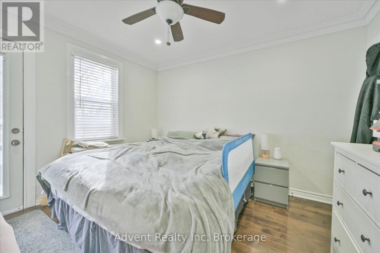 MAIN FLOOR - 63 BURNABY BOULEVARD, Toronto (Lawrence Park South), Ontario, M5N1G3