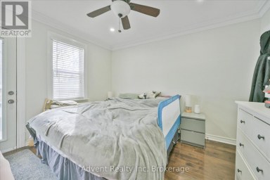 MAIN FLOOR - 63 BURNABY BOULEVARD Toronto (Lawrence Park South) Ontario photo 9