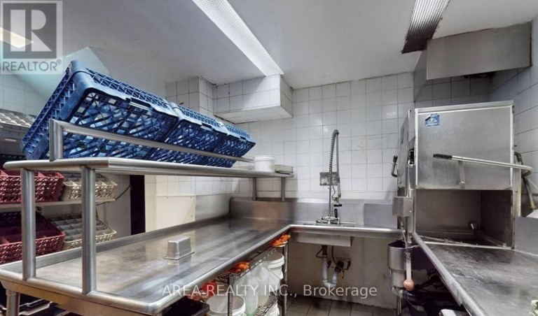 LOWER - 2472 YONGE STREET, Toronto (Yonge-Eglinton), Ontario, M4P2H5
