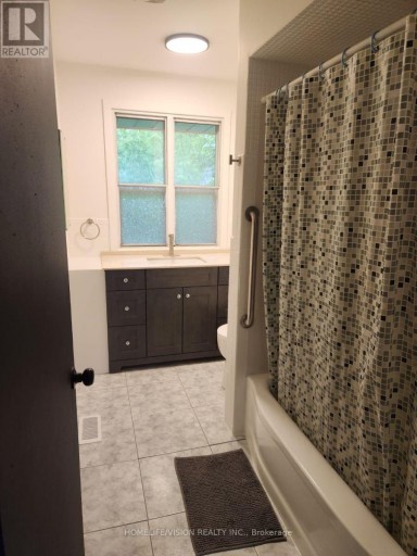 6 BRENHAM CRESCENT, Toronto (Newtonbrook East), Ontario, M2M2L1
