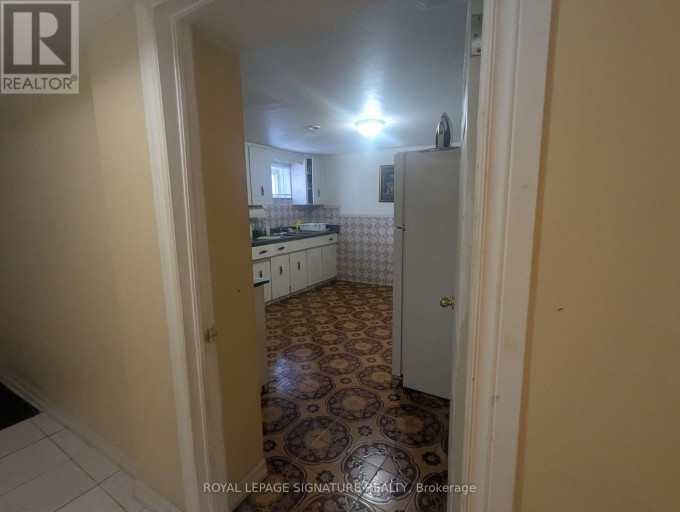 6 HEATHERGLEN ROAD, Toronto (West Humber-Clairville), Ontario, M9W4R1