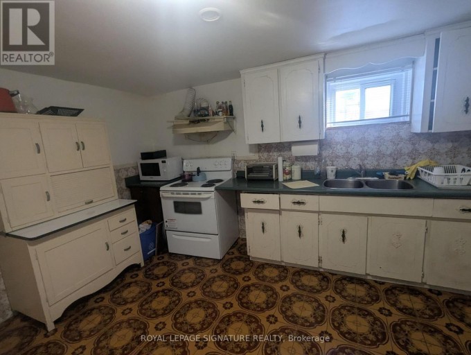 6 HEATHERGLEN ROAD, Toronto (West Humber-Clairville), Ontario, M9W4R1
