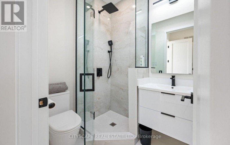 2B HOLMSTEAD AVENUE, Toronto (O'Connor-Parkview), Ontario, M4B1T1